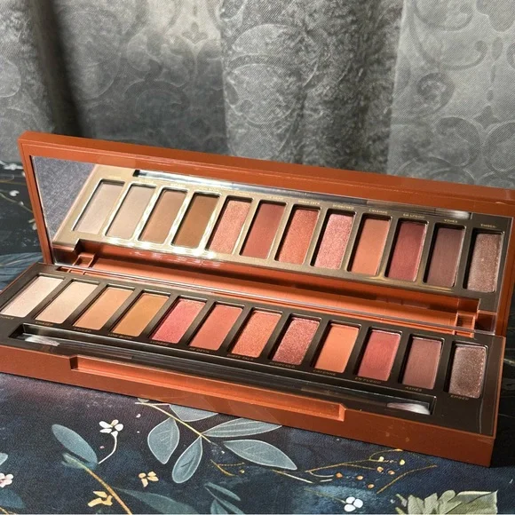 URBAN DECAY COSMETICS NAKED HEAT Pigmented Color Eyeshadow Palette - Picture 4 of 12